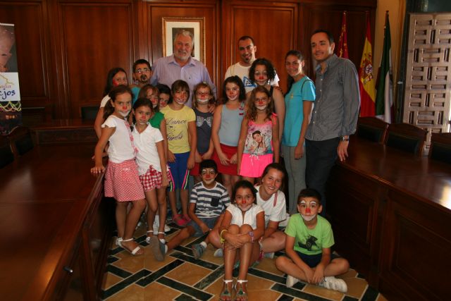 El espectáculo solidario del mundo del circo de la Escuela de Verano ha llegado al Ayuntamiento - 4, Foto 4