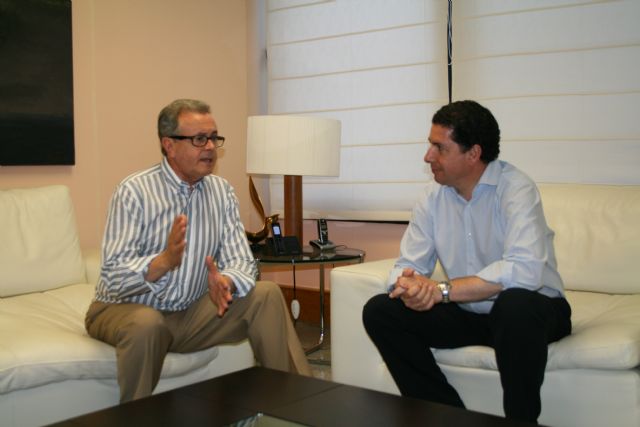 El consejero de Obras Públicas y Ordenación del Territorio recibe al alcalde de Abarán - 1, Foto 1