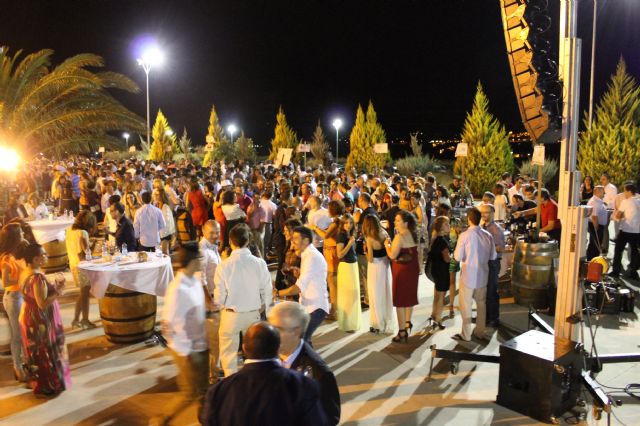 Más de 1.000 personas se reúnen este año en torno al vino en la noche de la Exaltación - 1, Foto 1