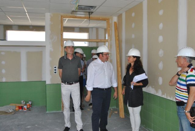 El consejero de Educación y el Alcalde de San Javier visitan las obras del colegio El Recuerdo que estará listo para el próximo curso - 2, Foto 2