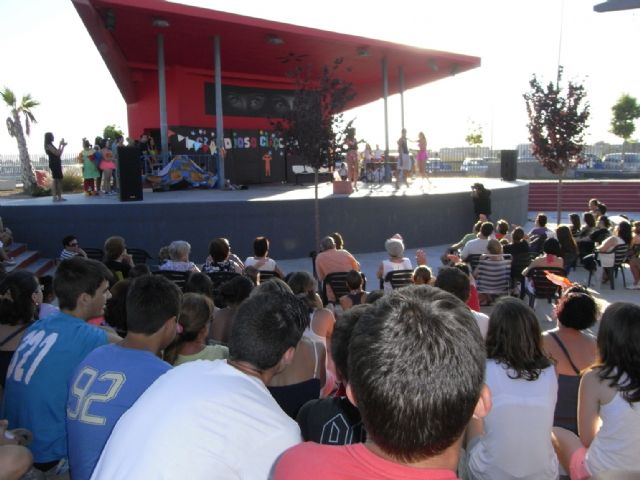 Decenas de personas celebran el Día de la Juventud con exhibiciones, concursos, teatro y conciertos - 2, Foto 2