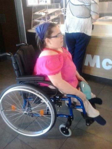 Isa ya tiene nueva silla de ruedas adaptada - 10