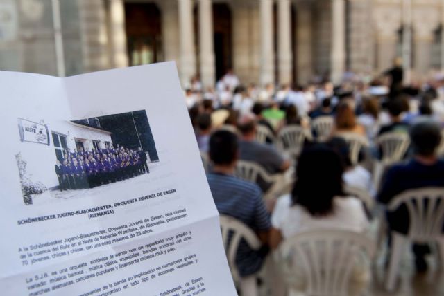 Los jóvenes alemanes llegaron, tocaron y arrancaron un sonoro aplauso en la Plaza del Ayuntamiento - 2, Foto 2