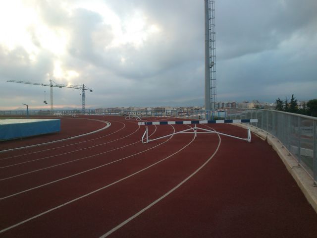 UPyD Alcantarilla reclama una solución al nuevo hundimiento producido en la pista de atletismo municipal - 1, Foto 1