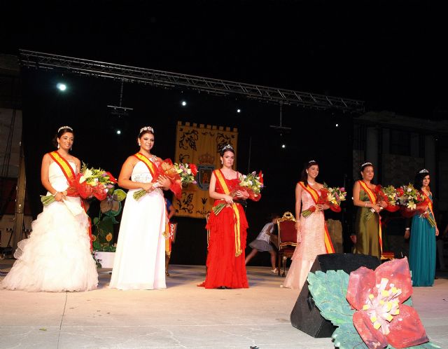 Imposición de bandas a las floristas de este año, Foto 1
