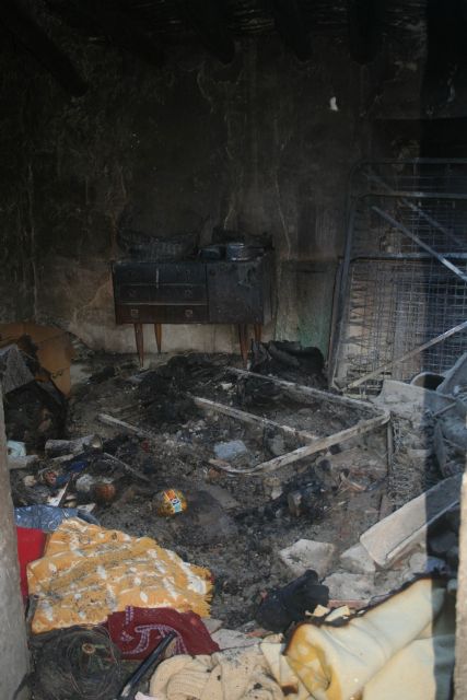 La Policía Local de Puerto Lumbreras rescata a una pareja de ancianos atrapados en su vivienda a causa de un incendio - 4, Foto 4