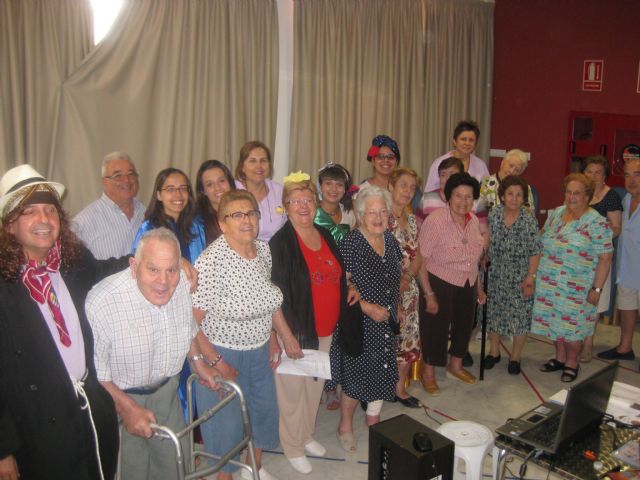 El Centro de Día crea un grupo de voluntariado para labores de entretenimiento y ayuda a los mayores - 1, Foto 1