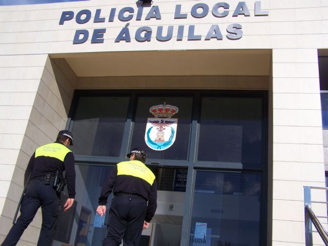 La Policía Local de Águilas detiene a un hombre como presunto autor de dos delitos de robo - 1, Foto 1