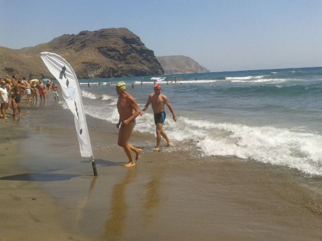 El totanero Jose Miguel Cano participa el circuito de travesas a nado en la provincia de Almeria - 3