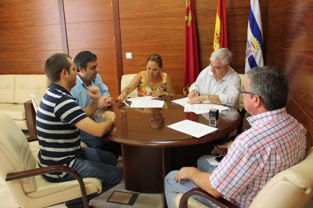 El alcalde firma un convenio de colaboración con Cruz Roja Jumilla para el ejercicio 2013 - 1, Foto 1