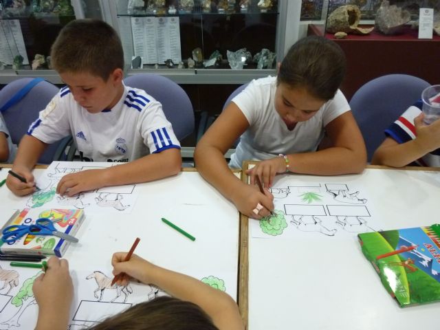 Las niñas y los niños del municipio aprenden la historia de Jumilla a través de diferentes talleres infantiles - 4, Foto 4