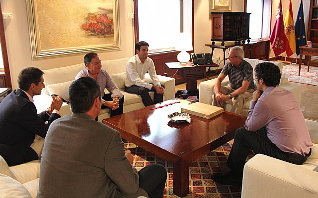 Valcárcel felicita al marchador murciano Miguel Ángel López por su bronce en el Mundial - 1, Foto 1