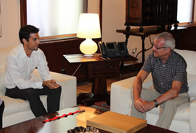 Valcárcel felicita al marchador murciano Miguel Ángel López por su bronce en el Mundial - 2, Foto 2