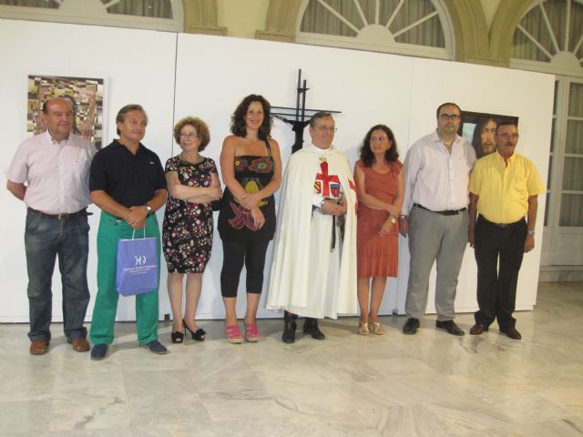 La Diputada de Cultura, cuarta por la izquierda, y el mundo cultural almeriense, arroparon el trabajo de los presos, Foto 1