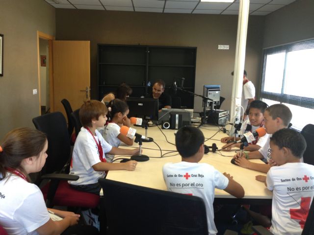 Niños y niñas del municipio visitan la Emisora Municipal con la escuela de verano de Cruz Roja Jumilla - 1, Foto 1