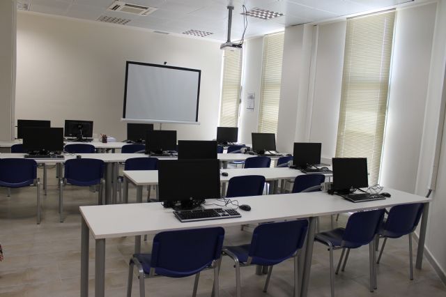Jumilla ya cuenta con una de las ocho aulas de formación informatizadas en la ofician local del SEF - 1, Foto 1