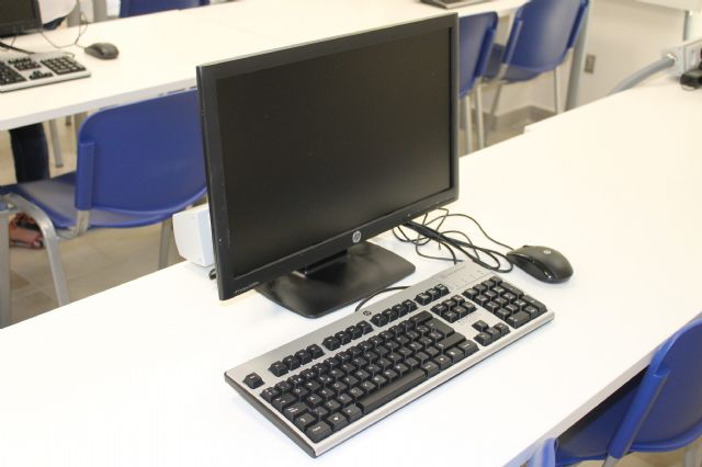 Jumilla ya cuenta con una de las ocho aulas de formación informatizadas en la ofician local del SEF - 2, Foto 2