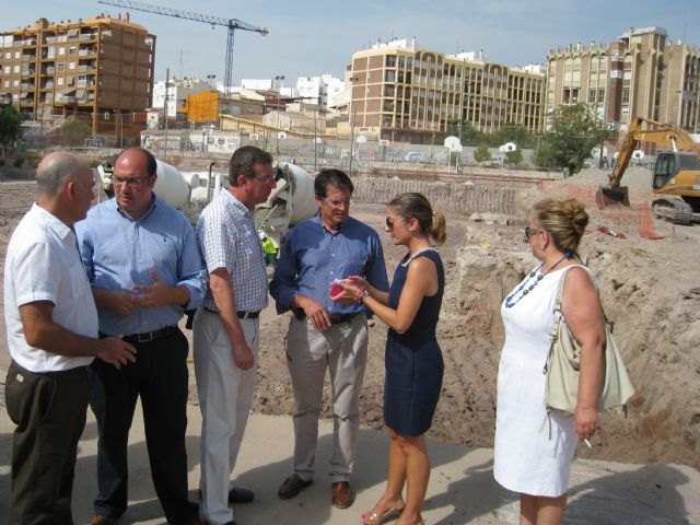El consejero de Educación visita las obras de los IES Ramón Arcas y Ros Giner que estarán concluidas para el próximo curso - 2, Foto 2