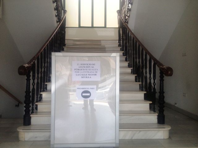 Denuncian que la paralización y reducción de servicios en el Ayuntamiento en agosto, lejos de economizar, produce caos y molestias a los vecinos - 1, Foto 1