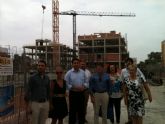 Jódar y Sevilla destacan la buena marcha de las obras de reconstrucción de edificios en La Viña de Lorca
