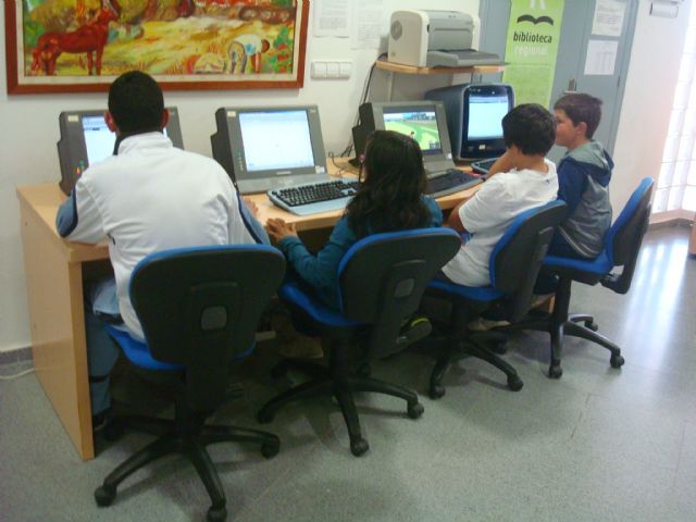 La Biblioteca Municipal amplía sus servicios con seis equipos informáticos con acceso libre a internet - 1, Foto 1