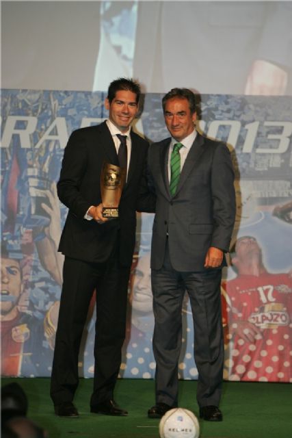 Kike, Álex y Duda reciben los premios como ´Mejores 2012-13´ que entrega la LNFS - 1, Foto 1