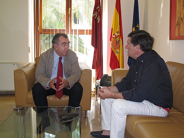 El consejero de Presidencia se reúne con el alcalde de Blanca - 1, Foto 1