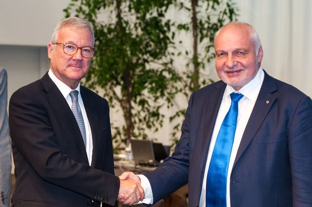 Valcárcel reclama a la UE un paquete de fondos destinados a los productores de energías renovables - 1, Foto 1