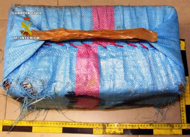 La Guardia Civil desarticula una red dedicada al trfico de droga que ocasion un grave accidente de trfico y se dio a la fuga, Foto 3