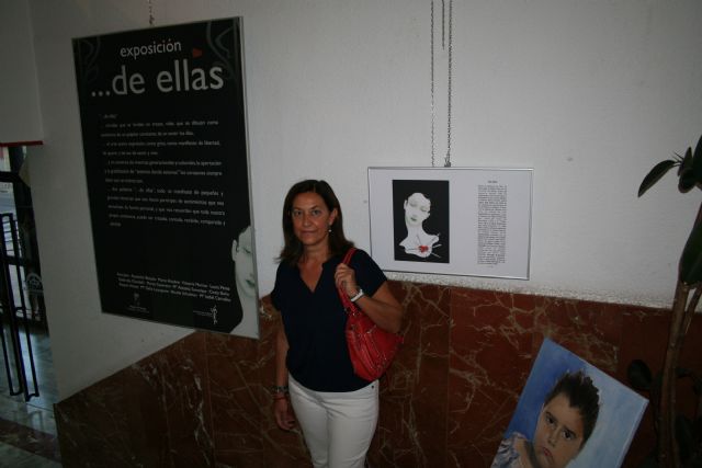 La Casa de la Cultura acoge la exposición 'De ellas' con obras de mujeres de distintos países - 1, Foto 1
