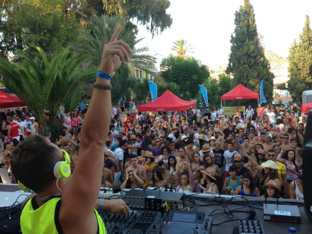 Fiestas del Polvorín. Cientos de jóvenes acudieron al ´SuperArché Pool Festival´ celebrado en la Piscina Municipal de Verano - 1, Foto 1