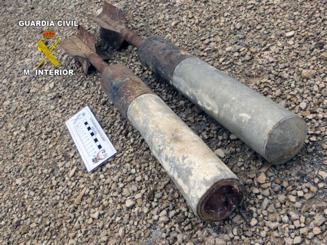 La Guardia Civil neutraliza dos cohetes antigranizo hallados en el término municipal de La Roda - 1, Foto 1