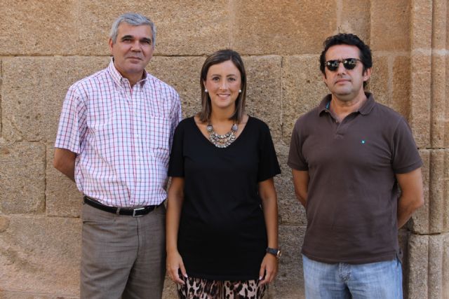 La imagen de piedra de la Virgen que preside la fachada de San Lzaro volver a lucir una nueva corona, Foto 1