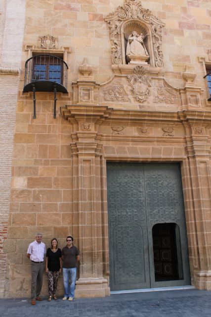 La imagen de piedra de la Virgen que preside la fachada de San Lzaro volver a lucir una nueva corona, Foto 3