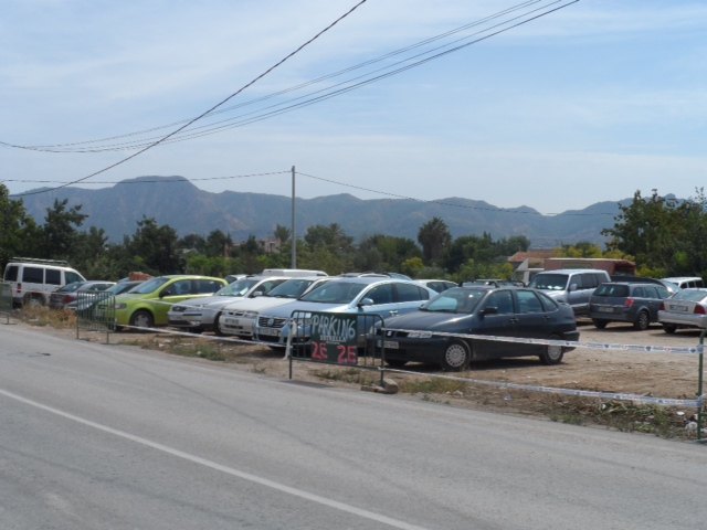 El Grupo Socialista pide explicaciones por los aparcamientos ilegales en el entorno de La Azacaya - 2, Foto 2