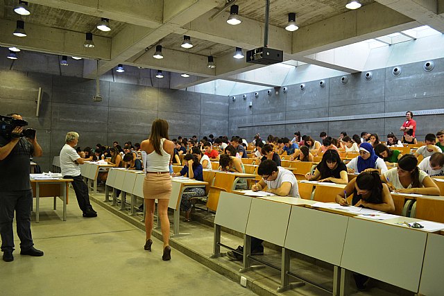Más de 300 alumnos se examinan de Selectividad en la UPCT - 1, Foto 1