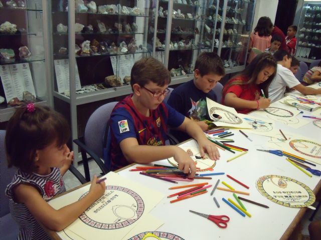 Los niños y niñas descubren antiguos oficios del municipio a través de la actividad Los Oficios de tu Mayores - 1, Foto 1