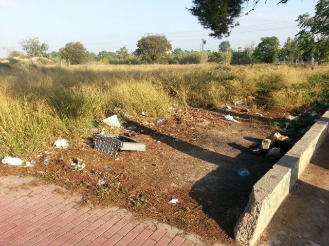 IU-Verdes denuncia el estado de suciedad del aparcamiento disuasorio de El Malecón - 1, Foto 1