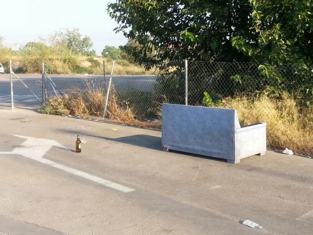 IU-Verdes denuncia el estado de suciedad del aparcamiento disuasorio de El Malecón - 3, Foto 3