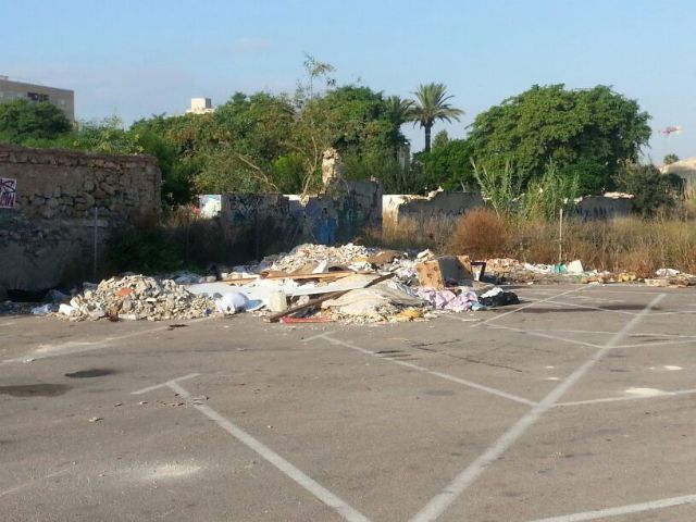 IU-Verdes denuncia el estado de suciedad del aparcamiento disuasorio de El Malecón - 5, Foto 5