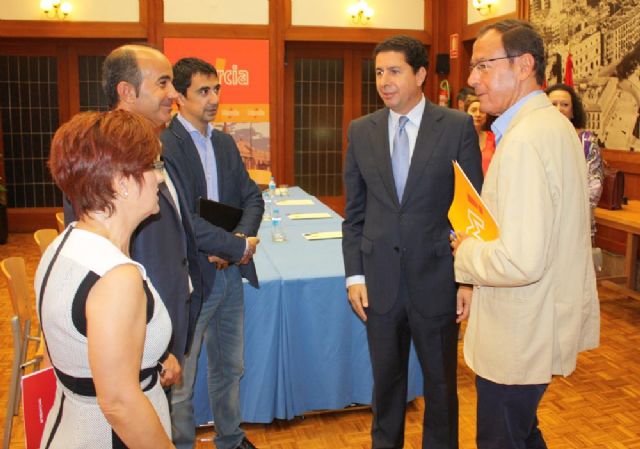 El Ayuntamiento pide a Fomento que encargue con carácter urgente el proyecto constructivo de la integración del AVE en El Carmen - 1, Foto 1