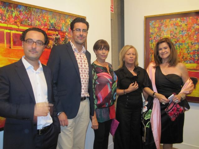 Autoridades municipales asisten a la inauguración de la exposición de Muher, en el Palacio del Almudí, Foto 3