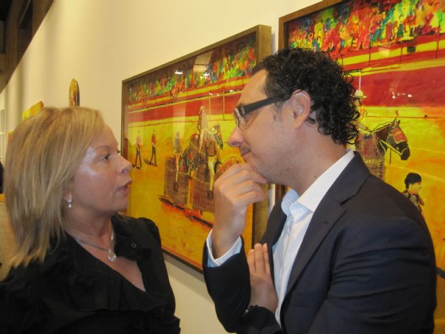 Autoridades municipales asisten a la inauguración de la exposición de Muher, en el Palacio del Almudí, Foto 5