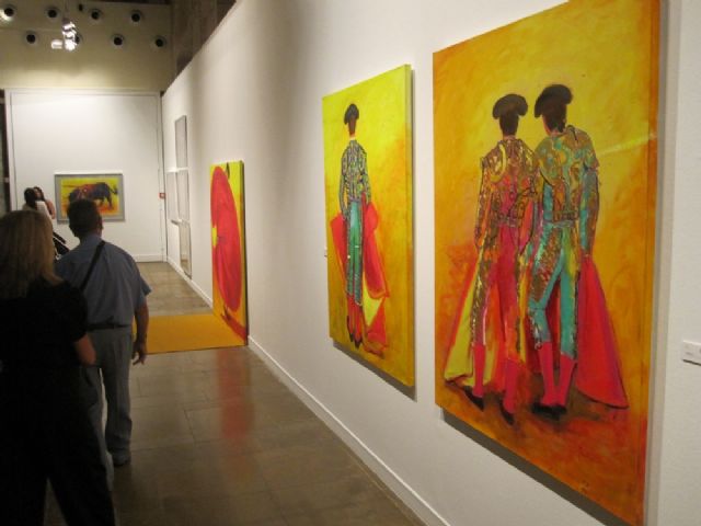 Autoridades municipales asisten a la inauguración de la exposición de Muher, en el Palacio del Almudí, Foto 8