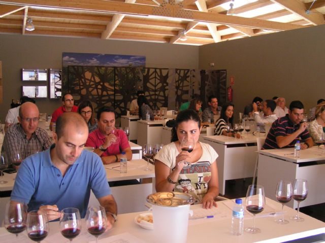 Bodegas luzn acerca la vendimia a los consumidores, Foto 1