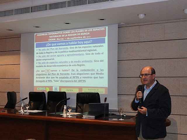 Un centenar de directivos de COAG, de cooperativas, y de asociaciones de propietarios de fincas en espacios naturales del valle del guadalentin participan en una asamblea celebrada en CROEM sobre los espacios naturles de la region, Foto 1