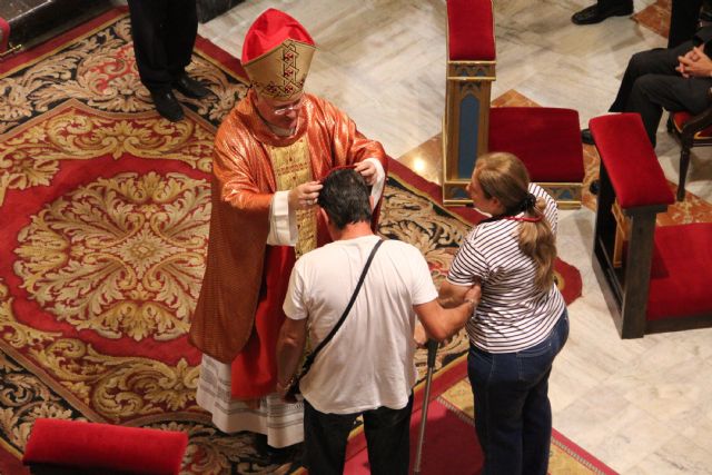 Habéis irradiado la devoción a la Cruz al mundo entero - 1, Foto 1