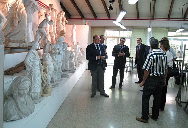 Educación trabaja en la ´Especialización Inteligente´ de la Formación Profesional y se marca la FP Dual como línea prioritaria - 2, Foto 2