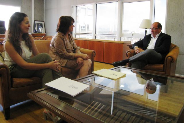 La alcaldesa se reúne con el consejero de Educación, Universidades y Empleo para determinar las acciones en materia de formación y empleo en Totana, Foto 1