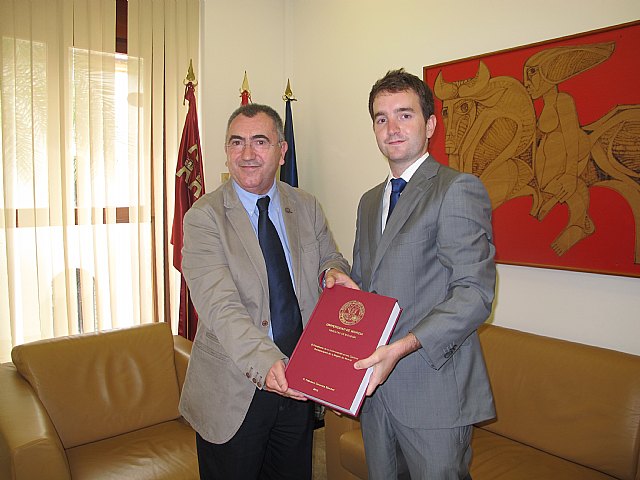 El consejero de Presidencia recibe al doctor Francisco Caravaca Sánchez - 1, Foto 1